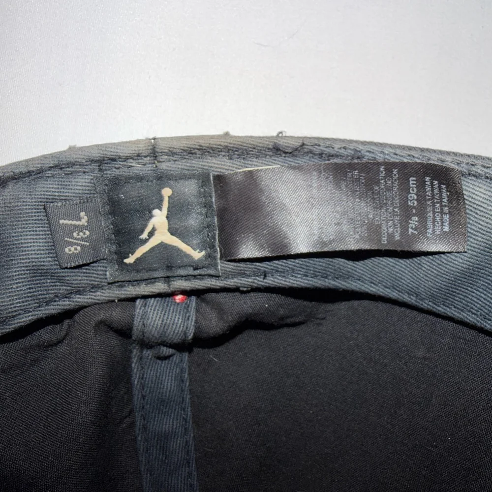 Nike Air Jordan Vintage Fitted Hat 7 3/8 Black Red Metal Jumpman Cap Bred Retro